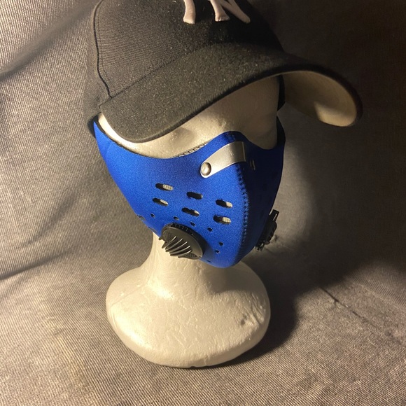 Blue neoprene facemask w/ 1 way Air valves &filter - Picture 3 of 4